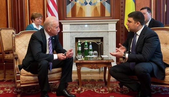 Вице-президент США Джо Байден в ходе визита в Киев встретился с премьером Украины Владимиром Гройсманом.