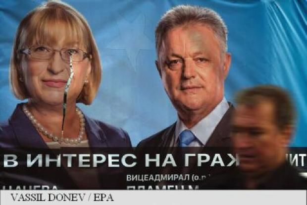 Bulgarii votează duminică pentru a-și alege președintele într-un scrutin care ar putea antrena căderea primului ministru conservator Boiko Borisov în cazul victoriei favoritului, candidatul socialist considerat a fi apropiat de Moscova.