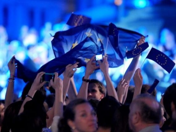 Facem tot posibilul sa usuram vietile oamenilor, in aceasta criza prelungita si stresanta, pentru a le da sansa unui nou inceput", a afirmat Milanovic luna trecuta.