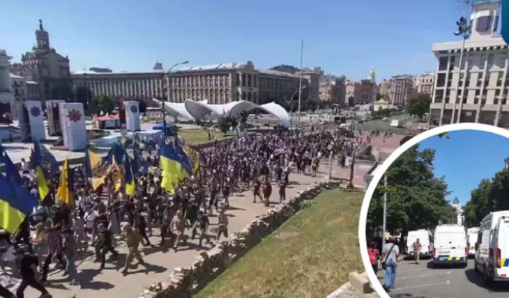В Киеве проходит протест "Нацкорпуса" и полка "Азов".