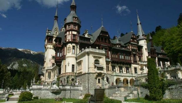 Începând cu anul 2016, turiştii din România nu vor mai achita taxa hotelieră.