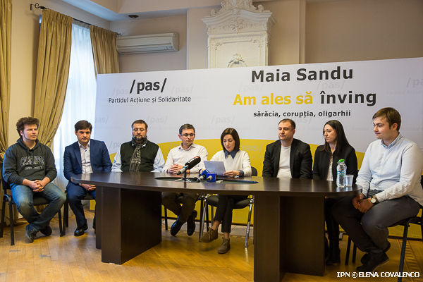 Reprezentanții Partidului Acțiune şi Solidaritate, în cadrul unei conferinţe de presă. 