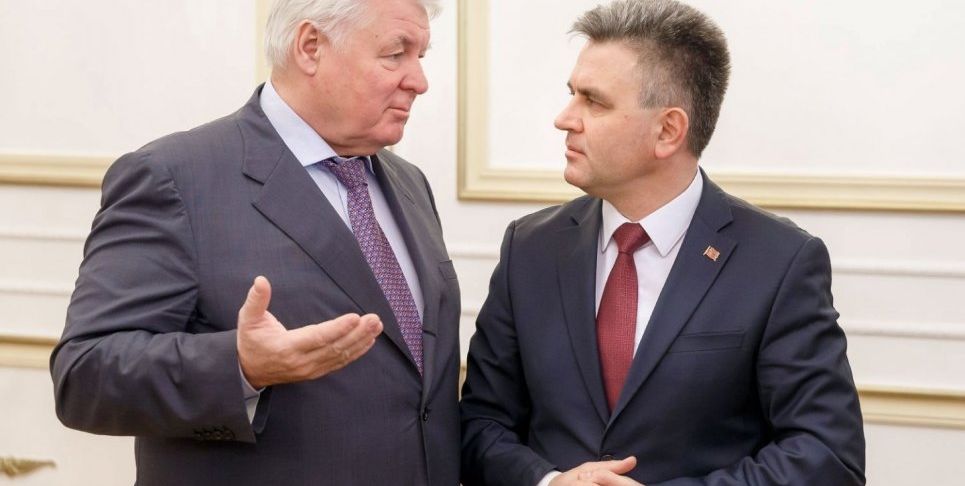 Глава Приднестровья Вадим Красносельский на встрече с зампредседателя правления «Газпрома» Валерием Голубевым. 