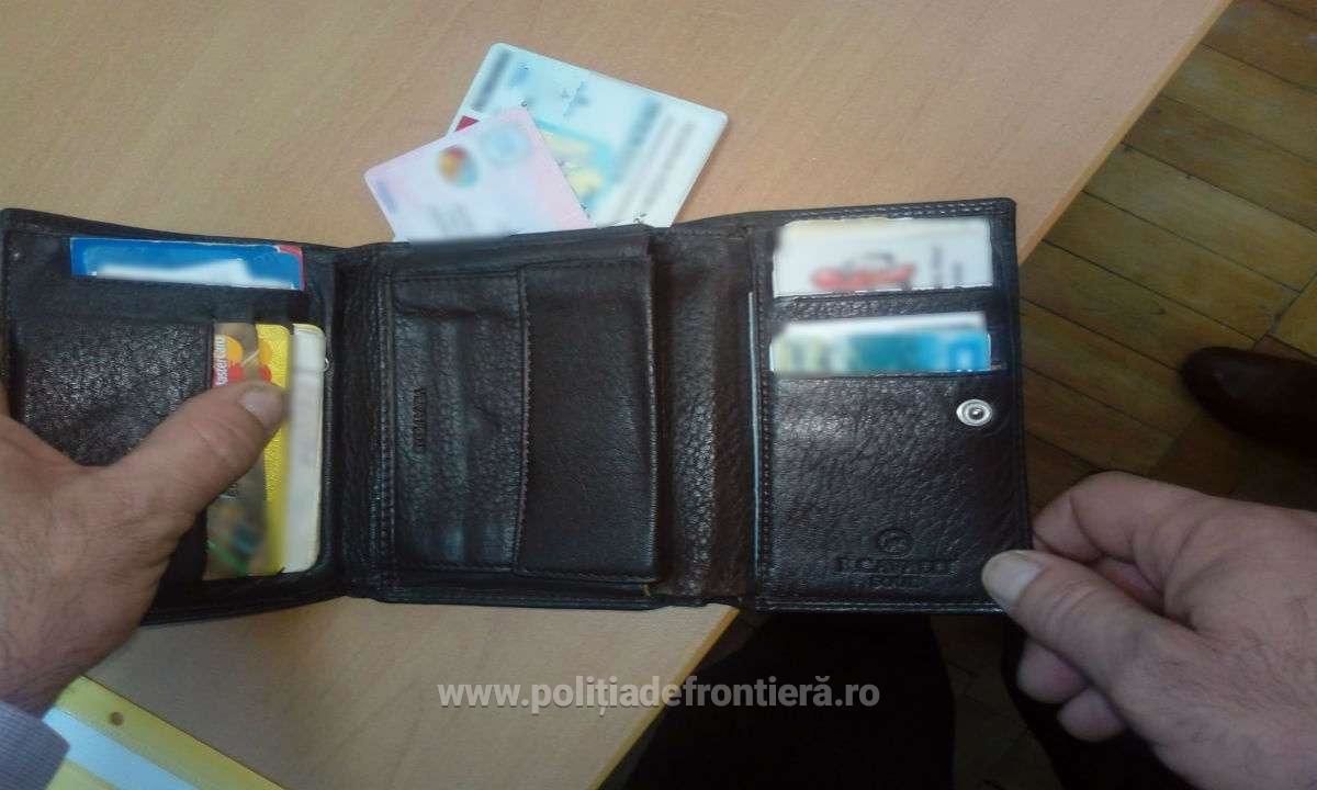 Мужчина сказал, что приобрел документ у незнакомого человека в Кишиневе через интернет, заплатив за документ 150 евро. 