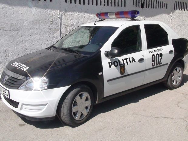 Poliția capitalei a inițiat cinci cauze penale pentru infracţiuni de jaf şi furt. Suspectul riscă o pedeapsă cu închisoare pe un termen de la 5 ani până la 7 ani.
