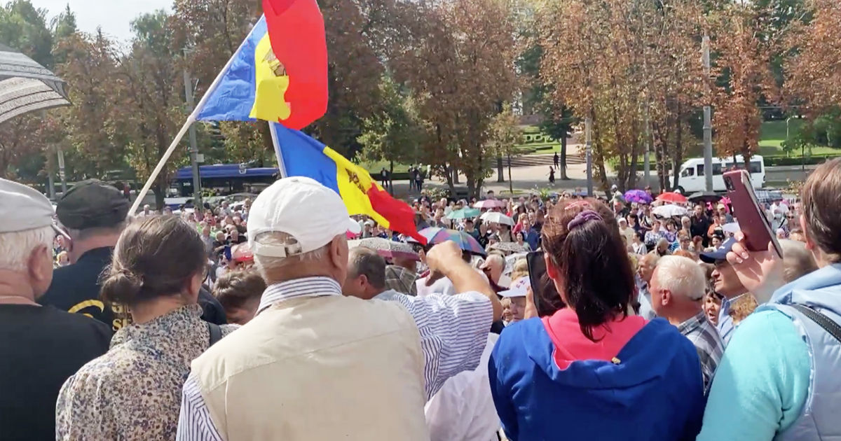 Партия "Шор" проводит протест у здания президентуры.
