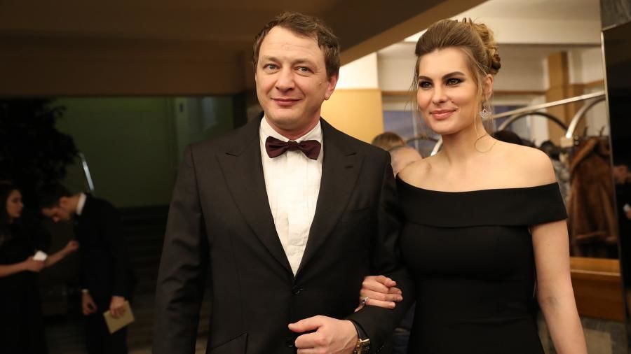 Российский актер и телеведущий Марат Башаров опроверг информацию о разводе со своей супругой Елизаветой.