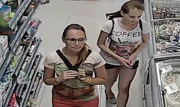 Полиция разыскивает девушек за кражу тележки. Фото: polițiacapitalei.md.