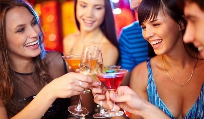 Cum să bem alcool fără să ne îmbătăm. Foto simbol:rtv.net