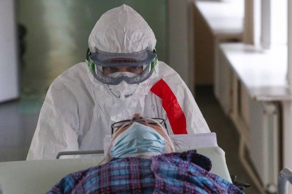 Названы простые способы не заразиться коронавирусом после отпуска. Фото: life.ru.