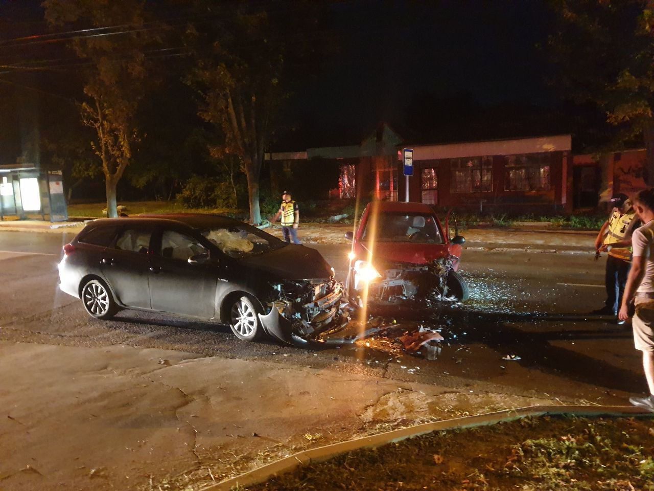Două accidente nocturne s-au produs în Capitală: În unul dintre ele a fost rănit un adolescent.