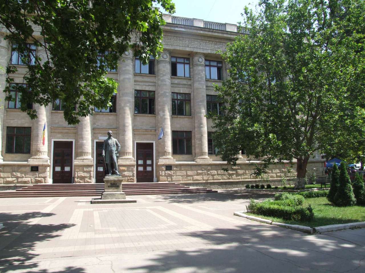 Всего на мероприятии представлены более 300 издательств из 21 страны.