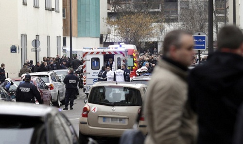 7 января террористы совершили вооруженное нападение на редакцию Charlie Hebdo в Париже.