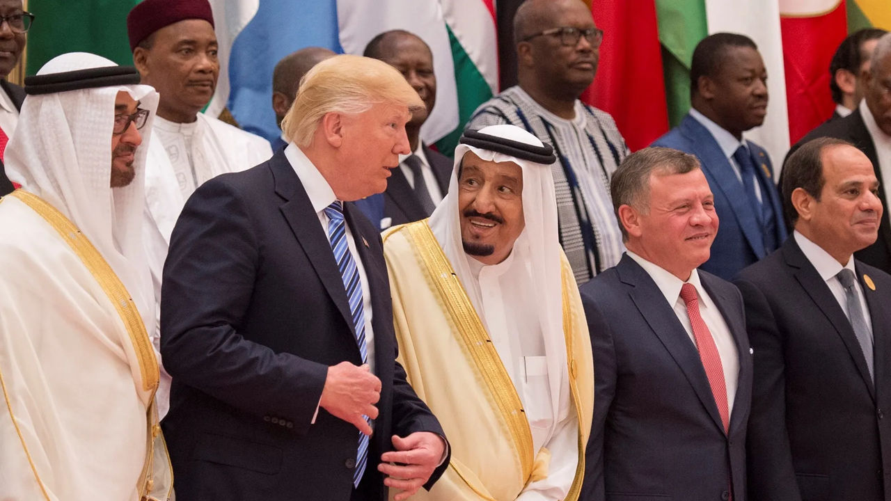 Trump va efectua prima vizită externă în Arabia Saudită.