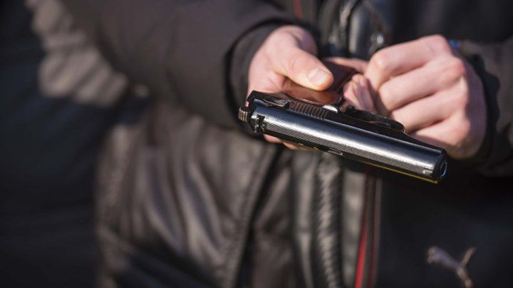 Врачи рассказали о состоянии мужчины, выстрелившего себе в висок в игре.