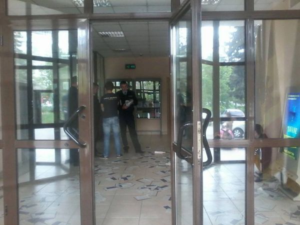 Tinerii Moldovei au protestat față de BNS pentru că instituția nu a publicat încă rezultatele recensământului. Foto: infoprut.ro