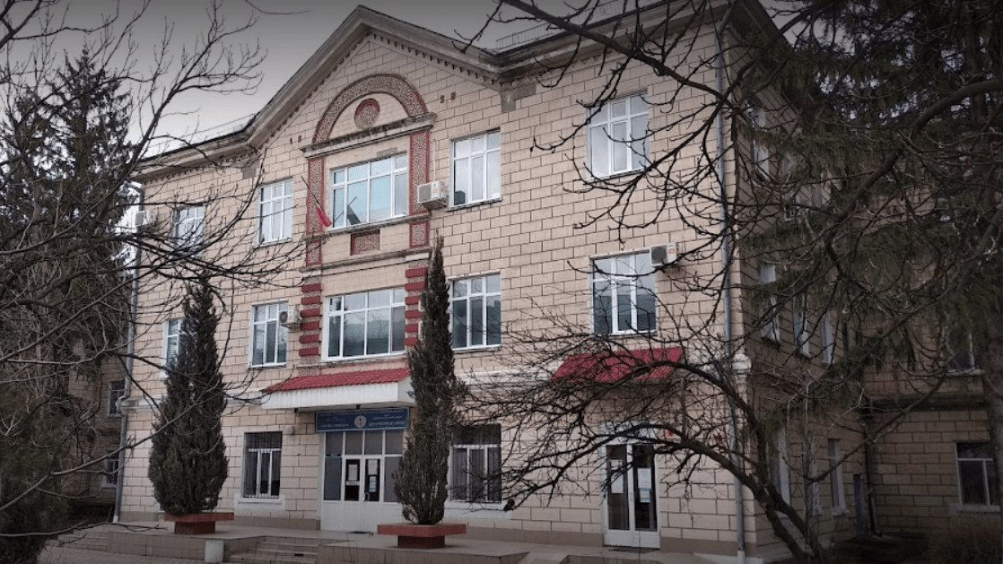 Землю, где расположено бывшее здание роддома  в Бельцах, выставили на продажу.