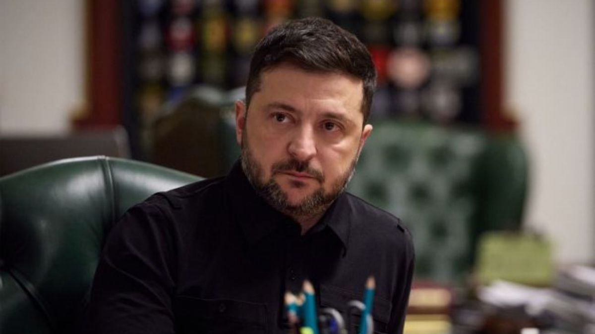 Зеленский высказался о выезде людей за границу: "Рабства в Украине нет".