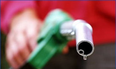 Motivul invocat de reprezentanții companiilor petroliere pentru majorarea prețurilor este deprecierea puternică a monedei naționale.