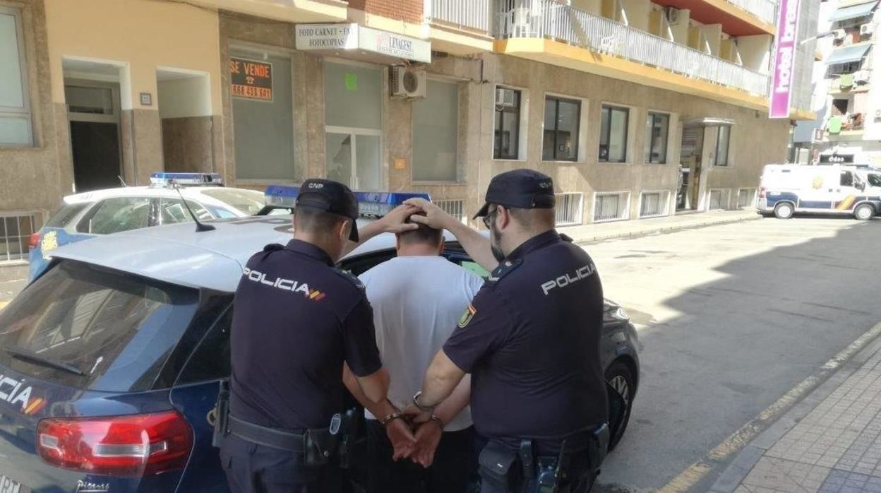 Мужчина, торговавший землей в Молдове и получивший 540 000 евро от девяти киприотов, был арестован.