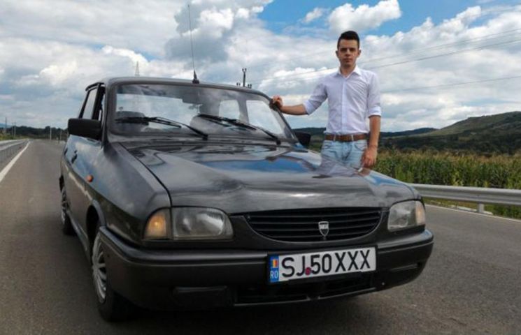 Un tânăr de 21 de ani a inventat un sistem de pornire a mașinii prin SMS