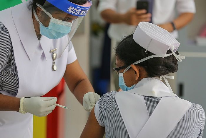ВОЗ призвала преуспевающие страны делиться вакциной с другими.