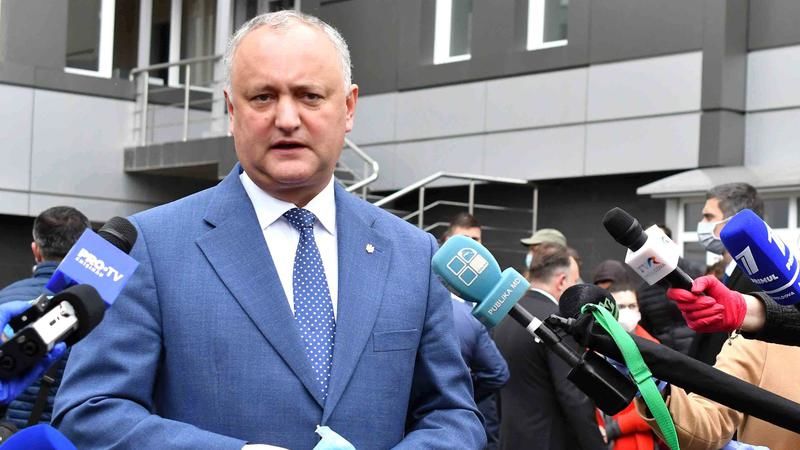 Додон отсутствовал на сегодняшнем заседании парламента.