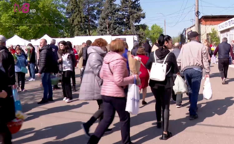 На кладбищах Кишинева было многолюдно и во второй день Радоницы.