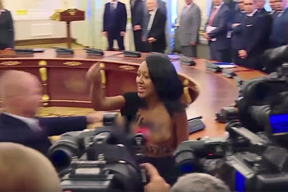 Инцидент с участием Диаш произошел днем 21 июля на церемонии подписания двусторонних документов в Киеве.