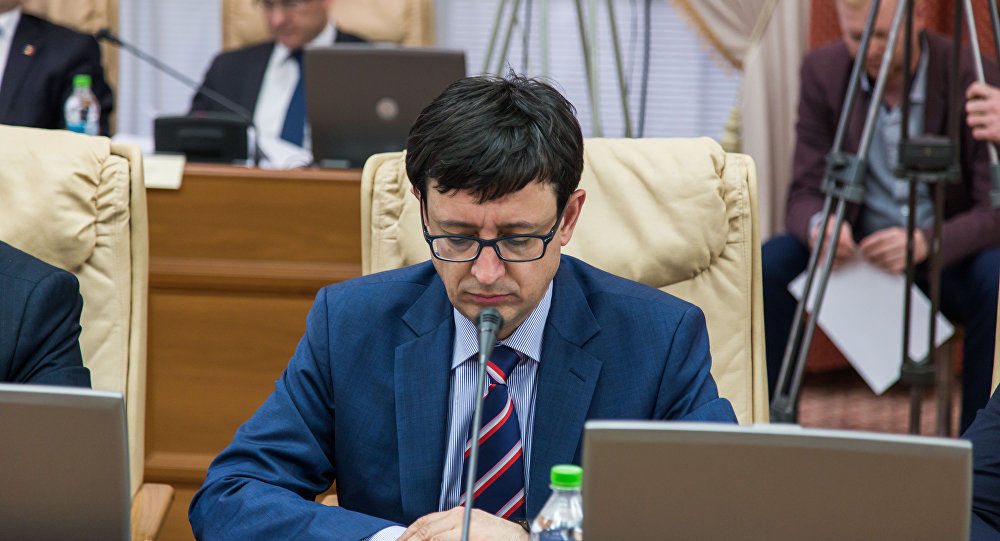 Депутаты не поддержали отставку министра финансов Октавиана Армашу.