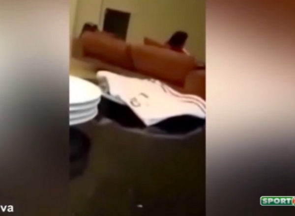Maradona a mai facut una! Logodnica sa a pus imaginile pe net: s-a IMBATAT si a lovit-o! "Da-mi telefonul acum!".