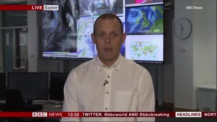 В прямом эфире телеканала BBC синоптик Марк Маккарти рассказывал про погодные условия в Великобритании. 