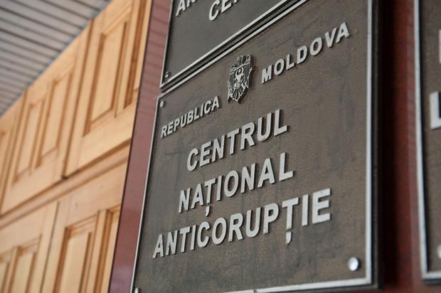 Legalizarea construcţiilor din Chişinău: Încă 5 persoane, la CNA