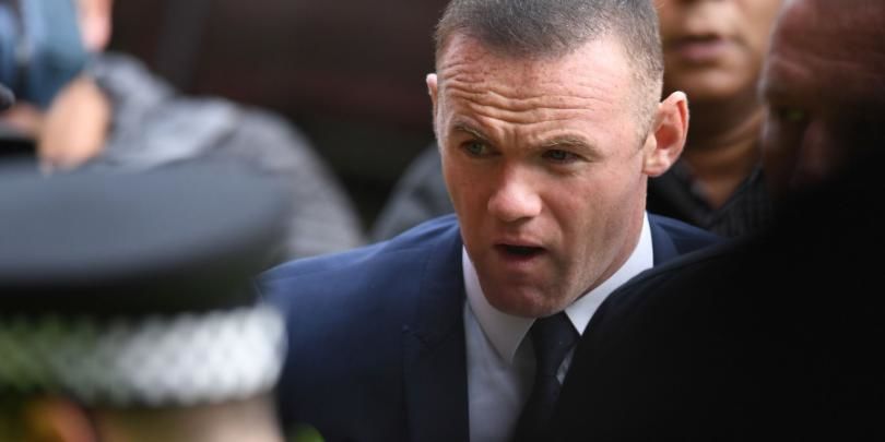 Fotbalistul Wayne Rooney nu va putea conduce autovehicule timp de doi ani.