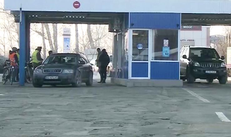 Подозреваемый сказал, что получил права от неизвестного человека, заплатив за это 300 евро.
