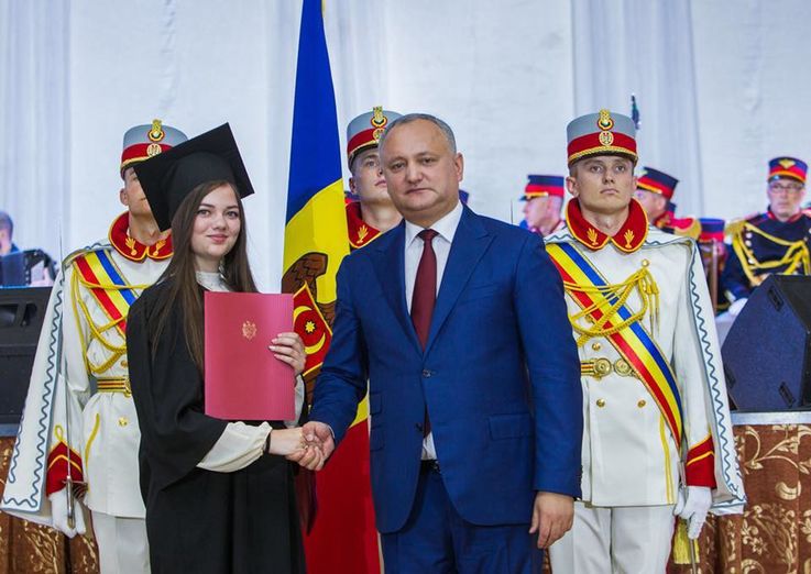 Cei mai buni 100 de absolvenți din 2019 vor primi Diploma Președintelui