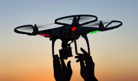 Amazon a început să-şi livreze comenzile folosind drone. Foto: Slate