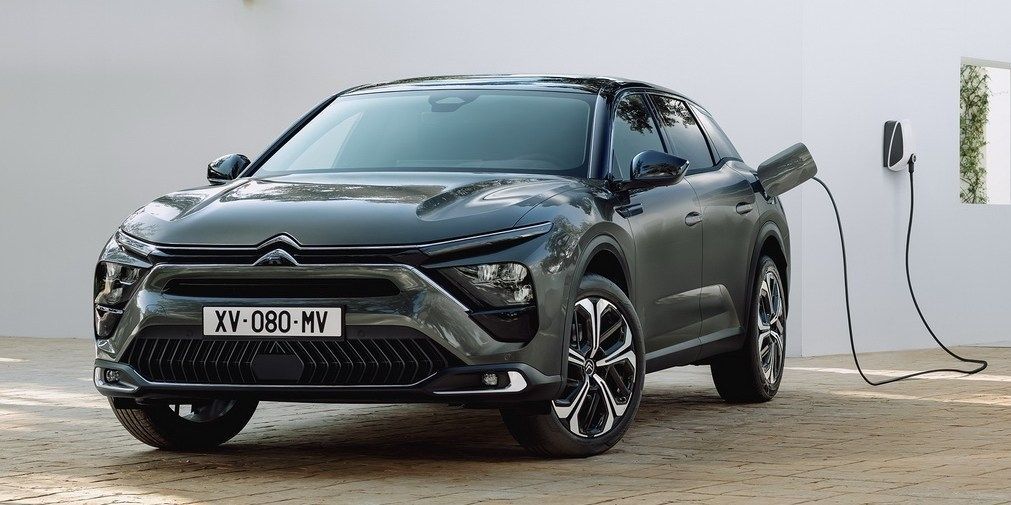 Citroen представил новую модель C5 X.