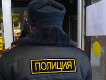Страж правопорядка получил серьёзные ранения, когда попытался защитить женщину от грабителей в самом центре столицы - на Пушкинской площади.