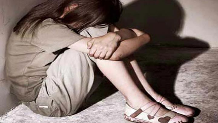 O fată în vârstă de 14 ani din satul Șofrâncani, raionul Edineț, a fost violată ieri, în timp ce venea acasă dintr-o altă localitate.