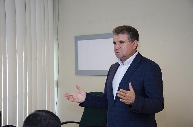 Candidatul la funcția de primar general a menționat că, în prezent, autoritățile locale nu se ocupă de problemele economice.
