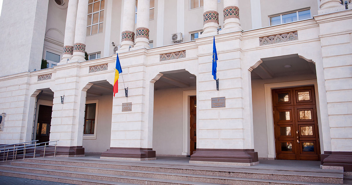 Un bărbat, condamnat la 7 ani de închisoare pentru 16 furturi.