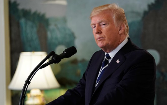Трамп выступил со спецобращением после стрельбы в школе во Флориде.