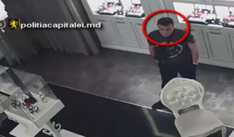 Este căutat un bărbat care a furat bijuterii din aur dintr-un magazin specializat. Foto: jurnal.md