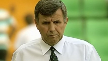 „Îmi pare bine că a decis să rămâne. Este un antrenor experimentat şi a obţinut şi rezultate bune”, consideră Viorel Frunză