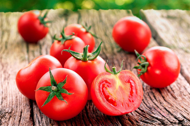 Roşiile şi portocalele – bogate în vitamina C.