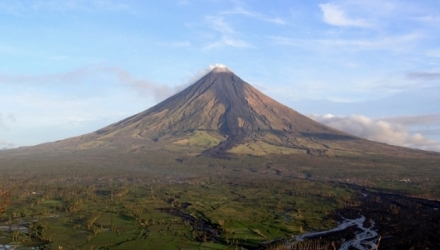 Vulcanul Mayon din Filipine ar putea erupe din clipă în clipă.