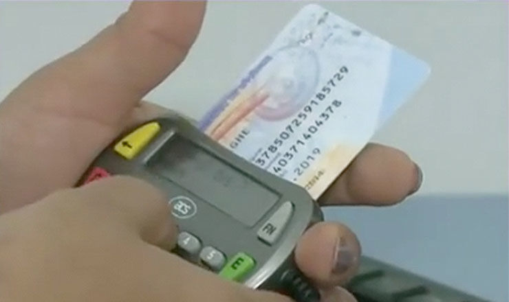 Румыны считают, что им не нужны электронные удостоверения личности в то время, как им нечего есть.