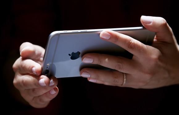 Apple modifică sistemul de gestionare a datelor clienţilor. Foto: Digi24