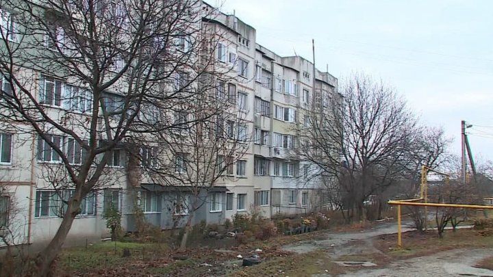 Жители одного из районов Дрокии жалуются на прорывы канализации.